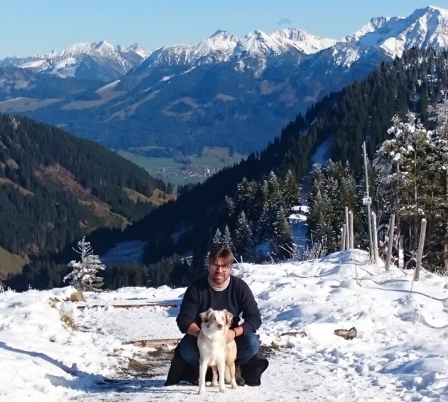 Jochen Schönhöfer und Hund - Physiotherapie und Dorntherapie für Tiere